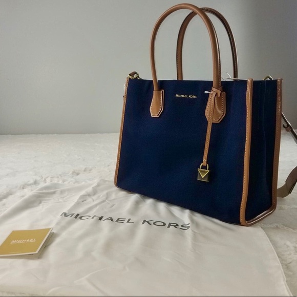 Michael Kors Handbags - Michael Kors Mercer Large Convertible Tote•NWT